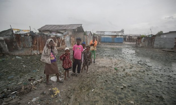Hurricane Matthew: Haitians flee inland as violent storm approaches 
